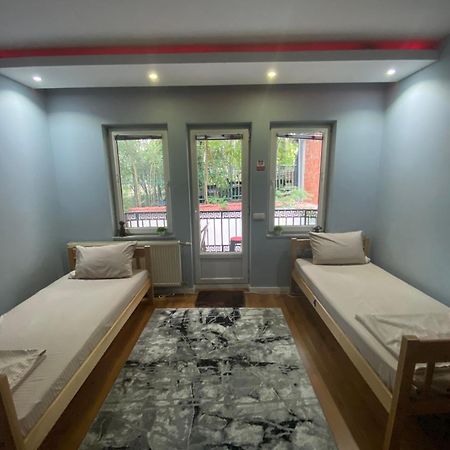 City Park Hostel Pristina Exteriör bild