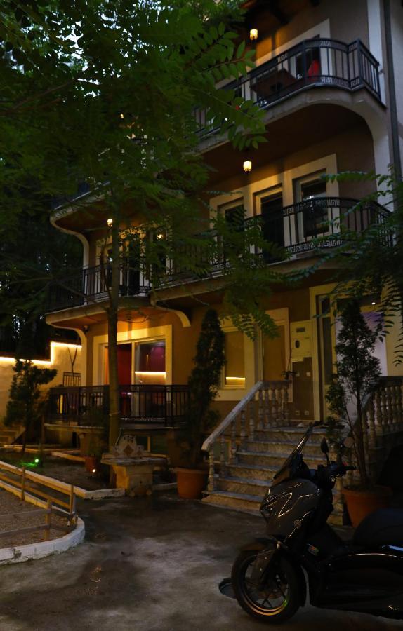 City Park Hostel Pristina Exteriör bild