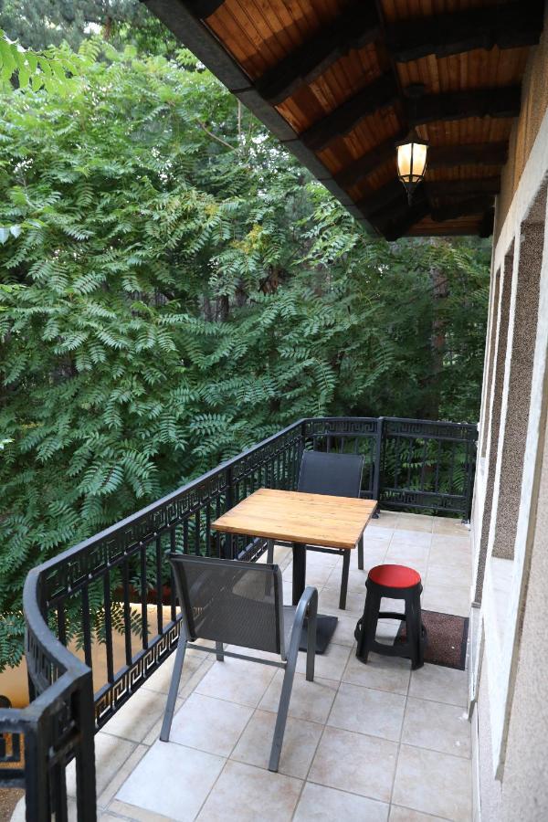 City Park Hostel Pristina Exteriör bild