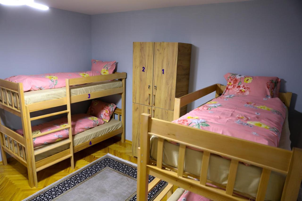 City Park Hostel Pristina Exteriör bild