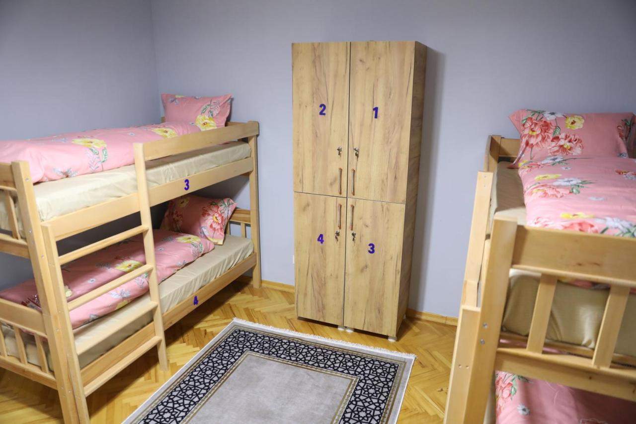 City Park Hostel Pristina Exteriör bild