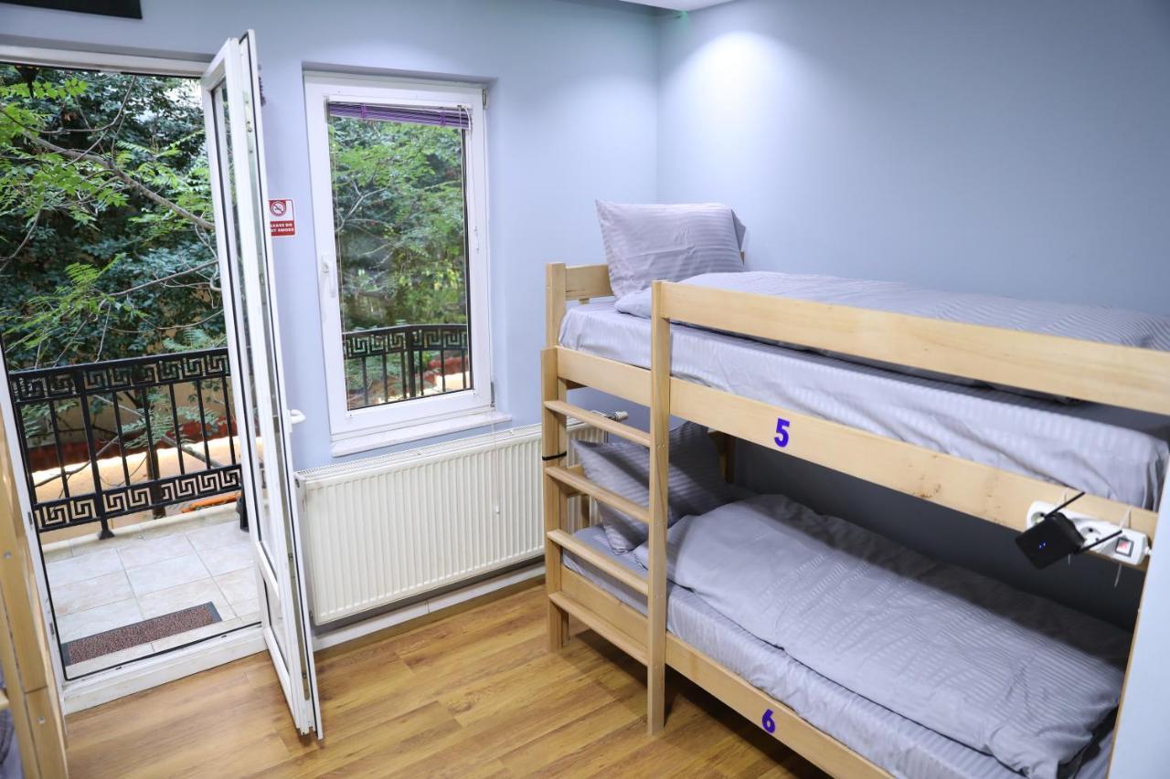 City Park Hostel Pristina Exteriör bild