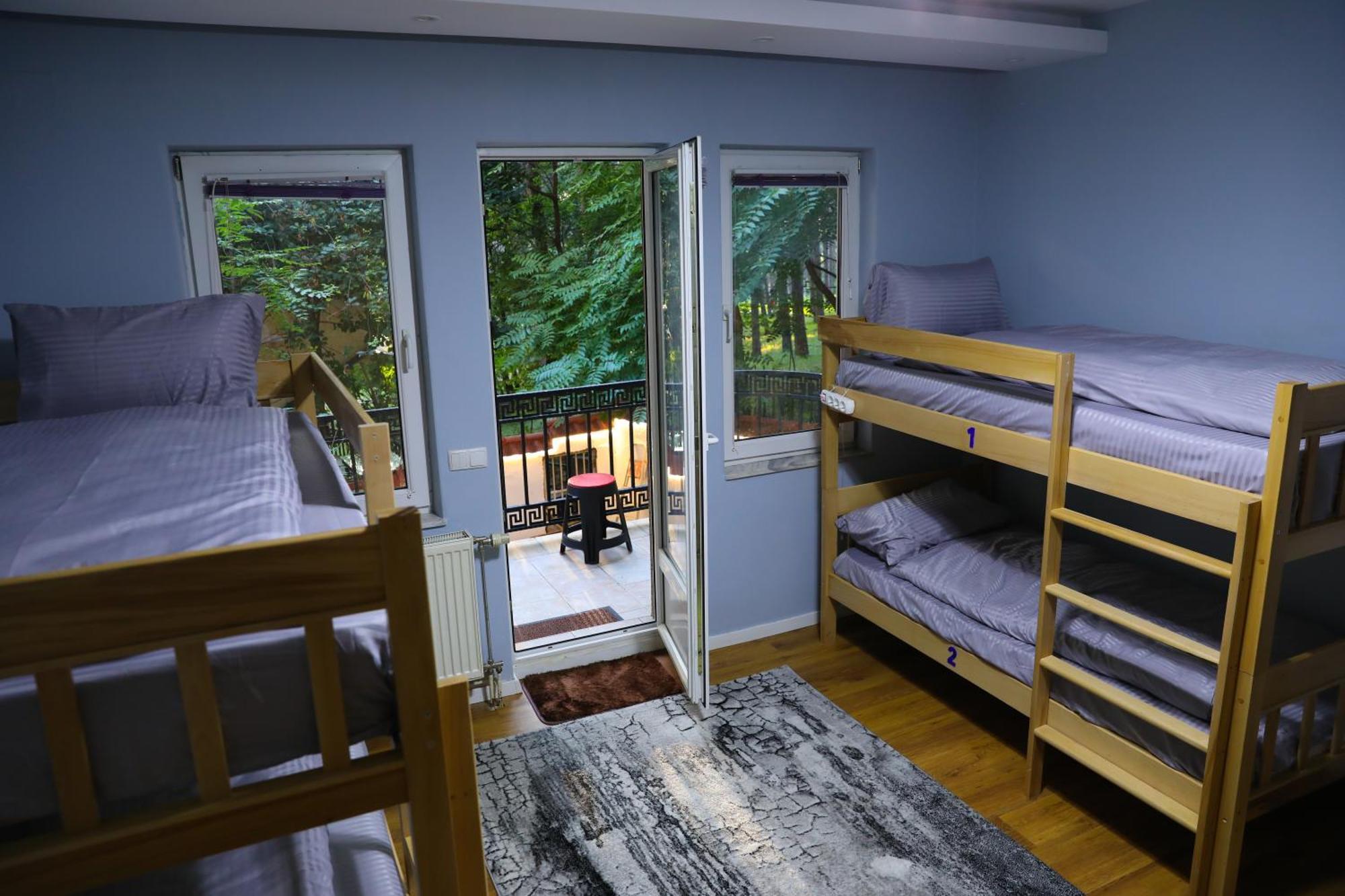 City Park Hostel Pristina Exteriör bild
