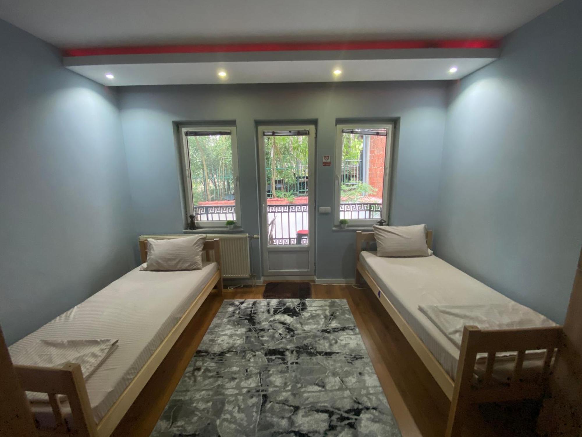 City Park Hostel Pristina Exteriör bild