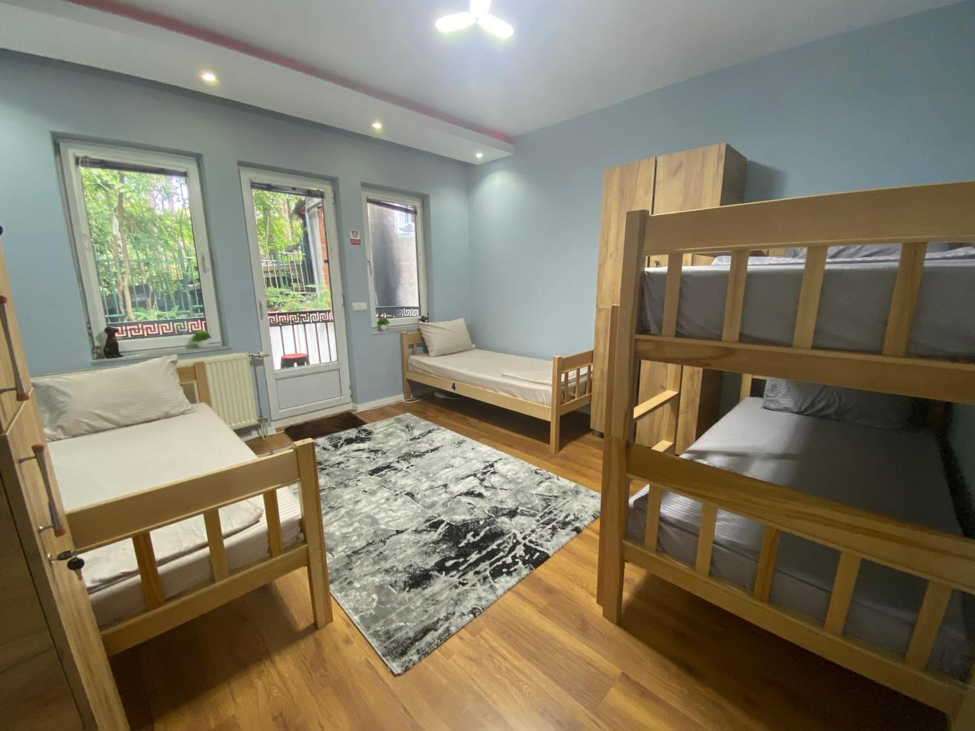 City Park Hostel Pristina Exteriör bild